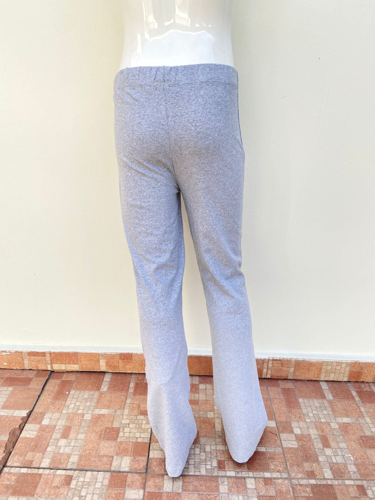 Legging SWEET BUTTERFLY Original en color gris lisa, estilo campana