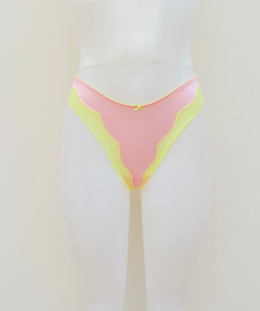 Panti Victoria’s Secret original rosado con encaje en amarillo.