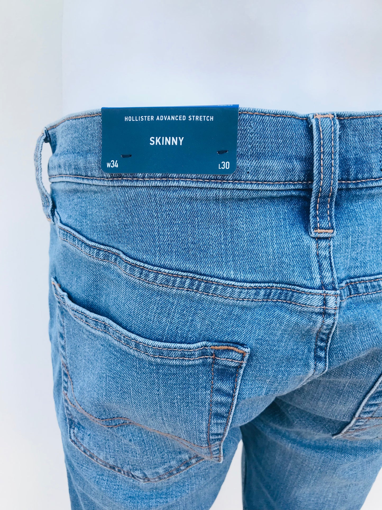 Pantalón jeans HOLLISTER ADVANCE STRETCH original, azul claro liso SKINNY.