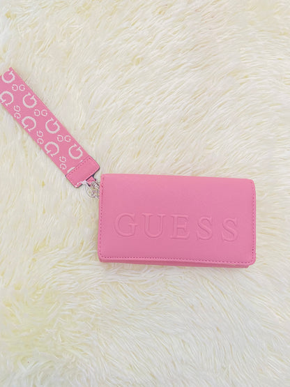 Set GUESS original de monedero/ cartera y tarjetero de color rosado ( Dusty Rose ) con letras de color plateado y rosado.