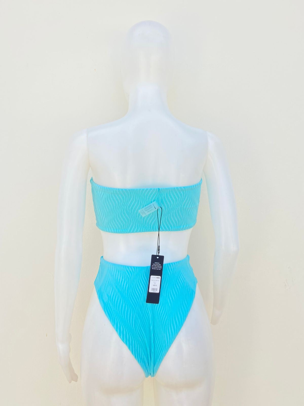 Biquini, azul turquesa con estilo de ondas, strapless, dos piezas.