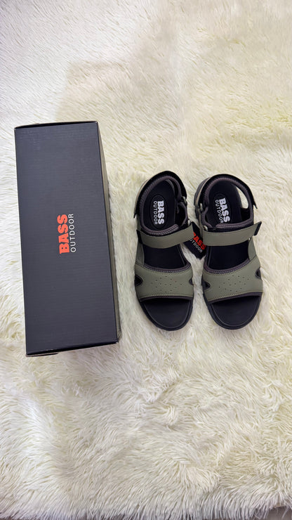 Sandalias BASS OUTDOOR original, Verde Olivia. Diseño ergonómico, suela resistente y ajuste seguro.