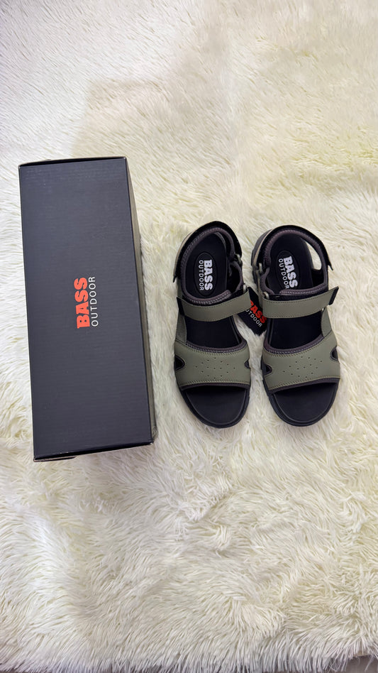 Sandalias BASS OUTDOOR original, Verde Olivia. Diseño ergonómico, suela resistente y ajuste seguro.       📲 829-571-6280