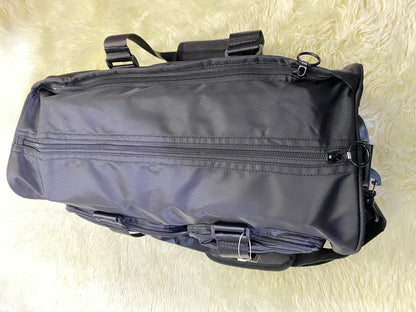 Bulto de viaje o gimnasio, negro con varios compartimentos y lazo adicional