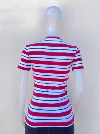 T-shirt Tommy Hilfiger original rojo vino com rayas en color blanco y cuello V.