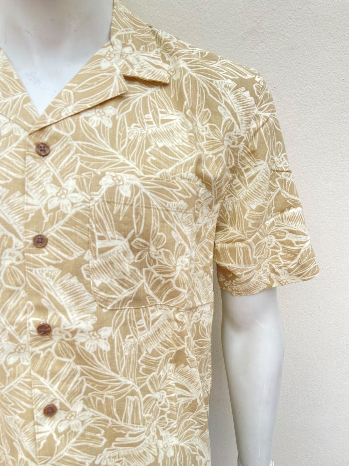 Camisa GEORGE original, crema con estampado de palmeras en color blanco.