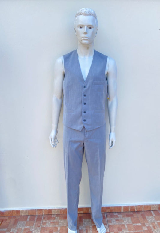 Conjunto INC original de Chaleco y Pantalón de Vestir en un versátil color gris claro.