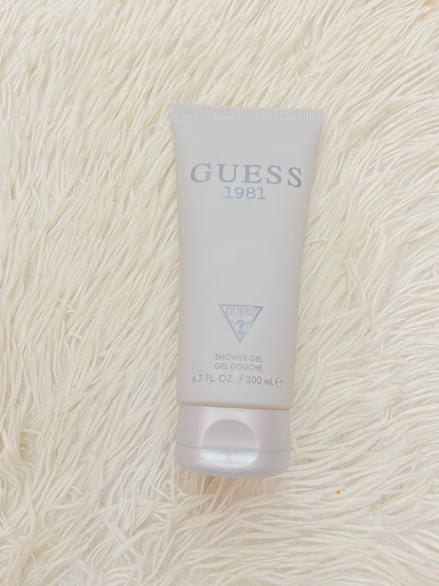 Set Guess 1981 original, de desodorante, gel de baño y perfume.