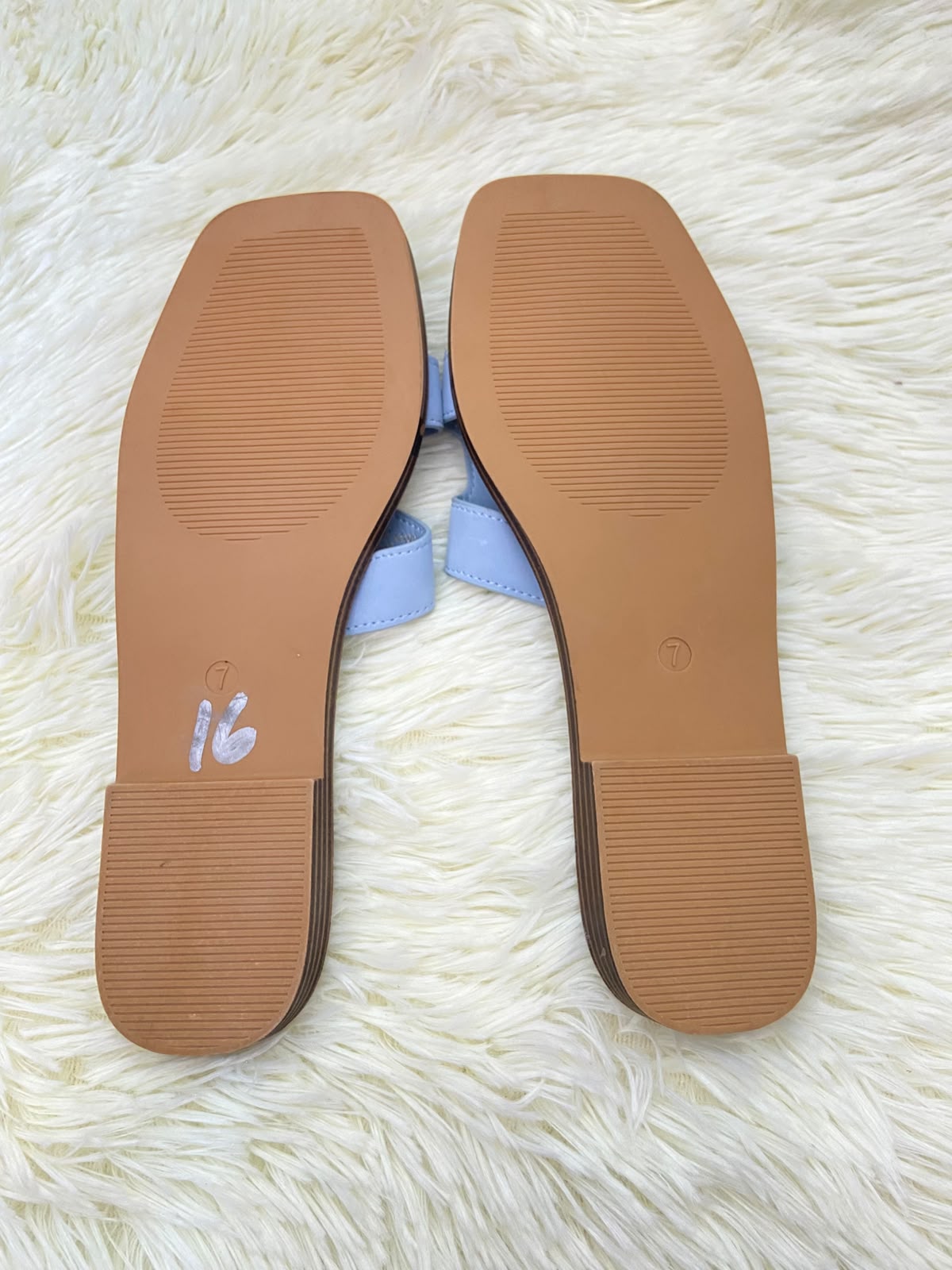 Sandalias MADDEN GIRL original, azul claro con marron, estilo clásico.