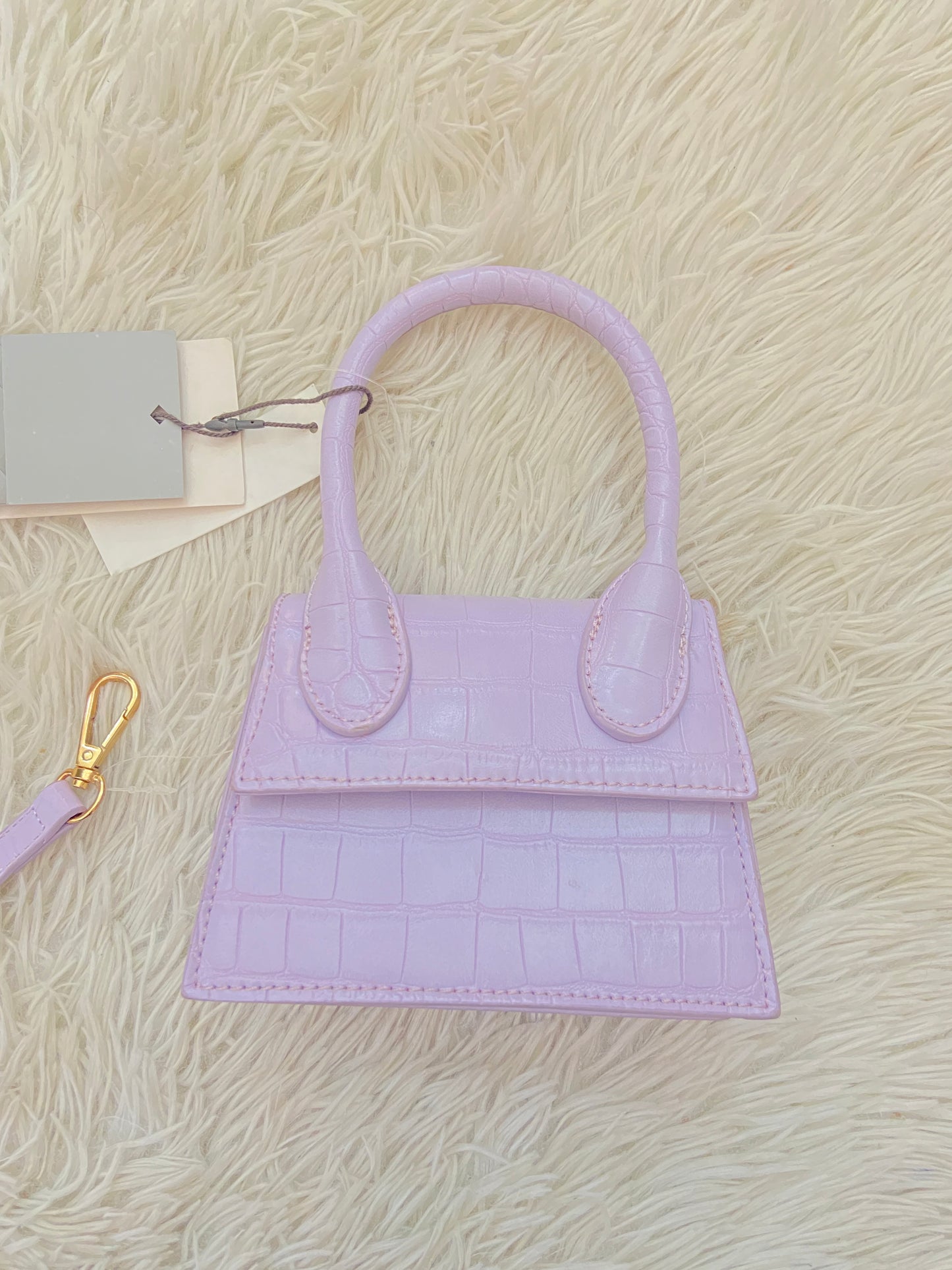 Cartera/ Crossbody GREYLABEL original morado lila ( lavanda ), pequeña con lazo adicional.