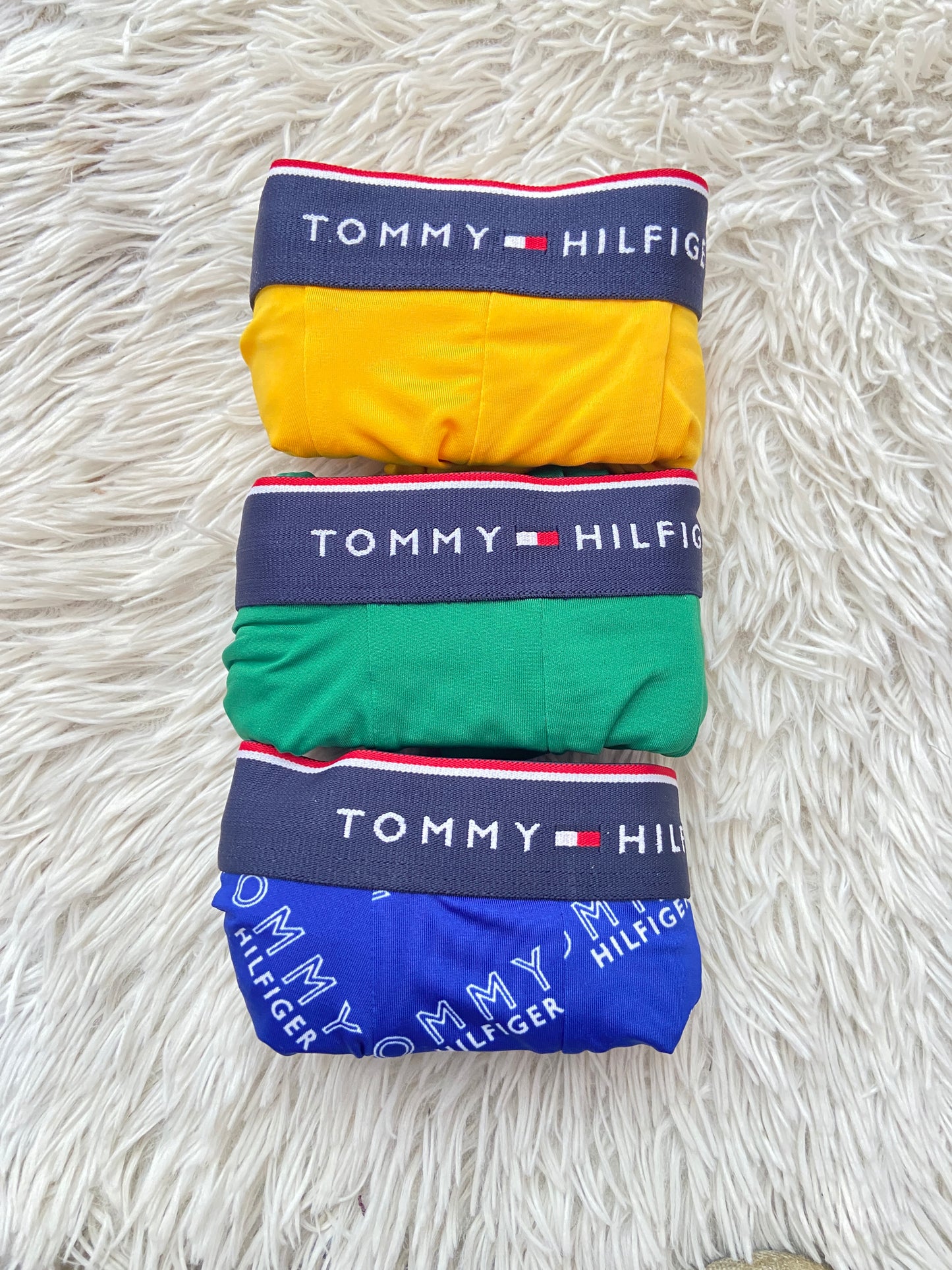 Boxer Tommy Hilfiger Original, Paquete de 3 en color verde, azul y Amarillo.