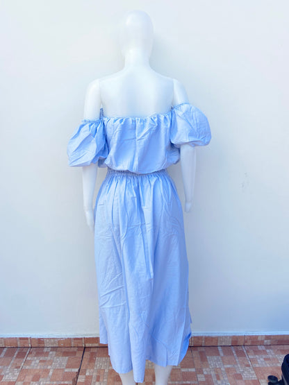 Conjunto HAUTE MONDE original, azul claro opaco, de falda y top.