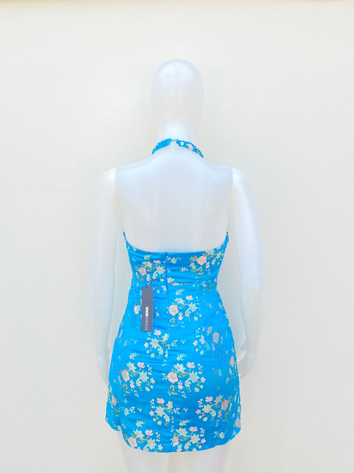 Vestido Fashion Nova original, azul turquesa con estampado de rosas.