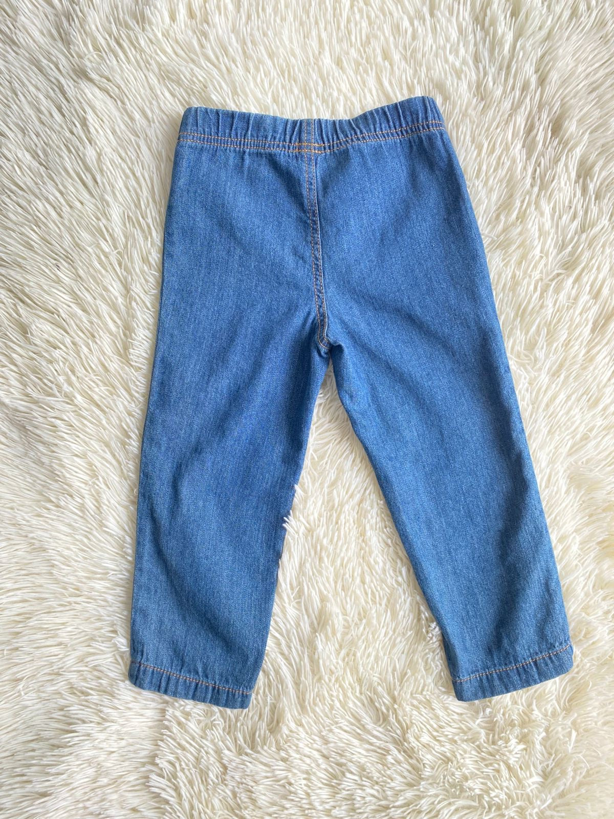 Pantalón niñas Jean Carter’s Original, en color azul.