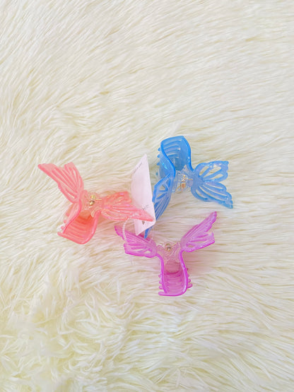 Set de ganchos de mariposas en color rosado, azul y morado.
