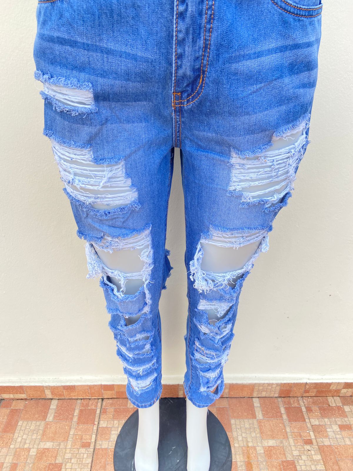 Pantalón jean Fashion nova original color azul varios rasgados