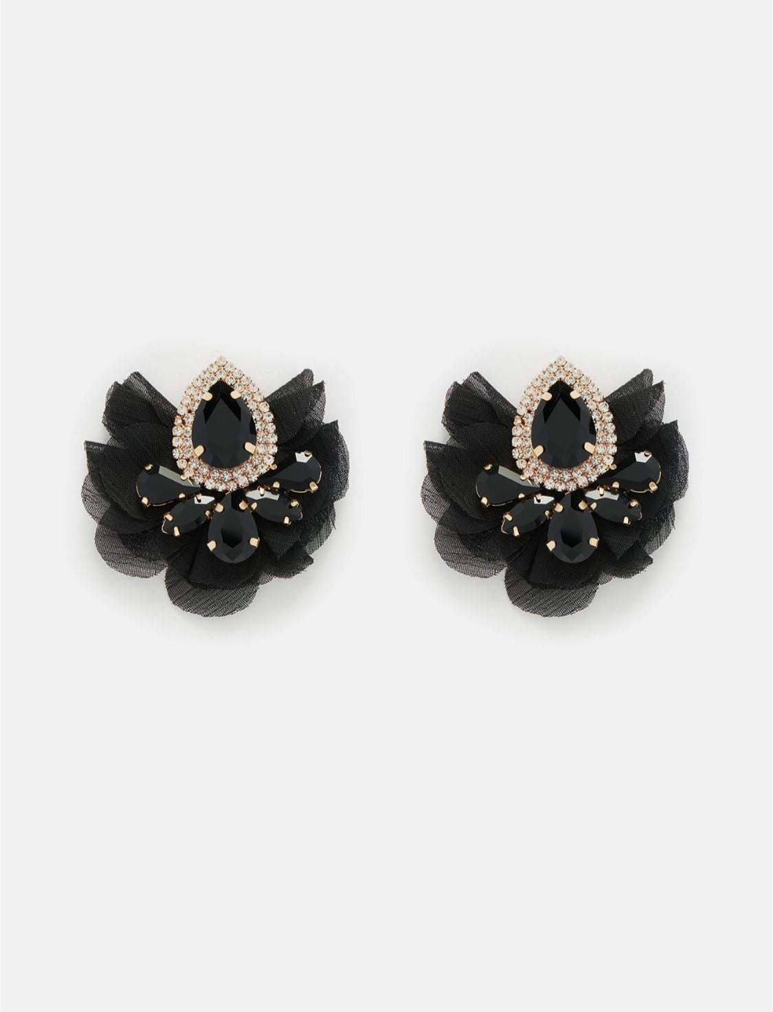 Aretes Fashion Nova original negro con plumitas.