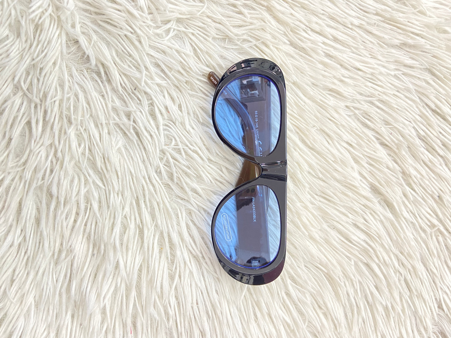 Lentes, negro con micas azules transparente.