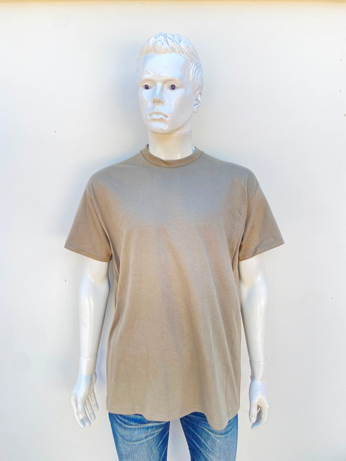 T-shirt GILDAN original, en color verde oliva liso.