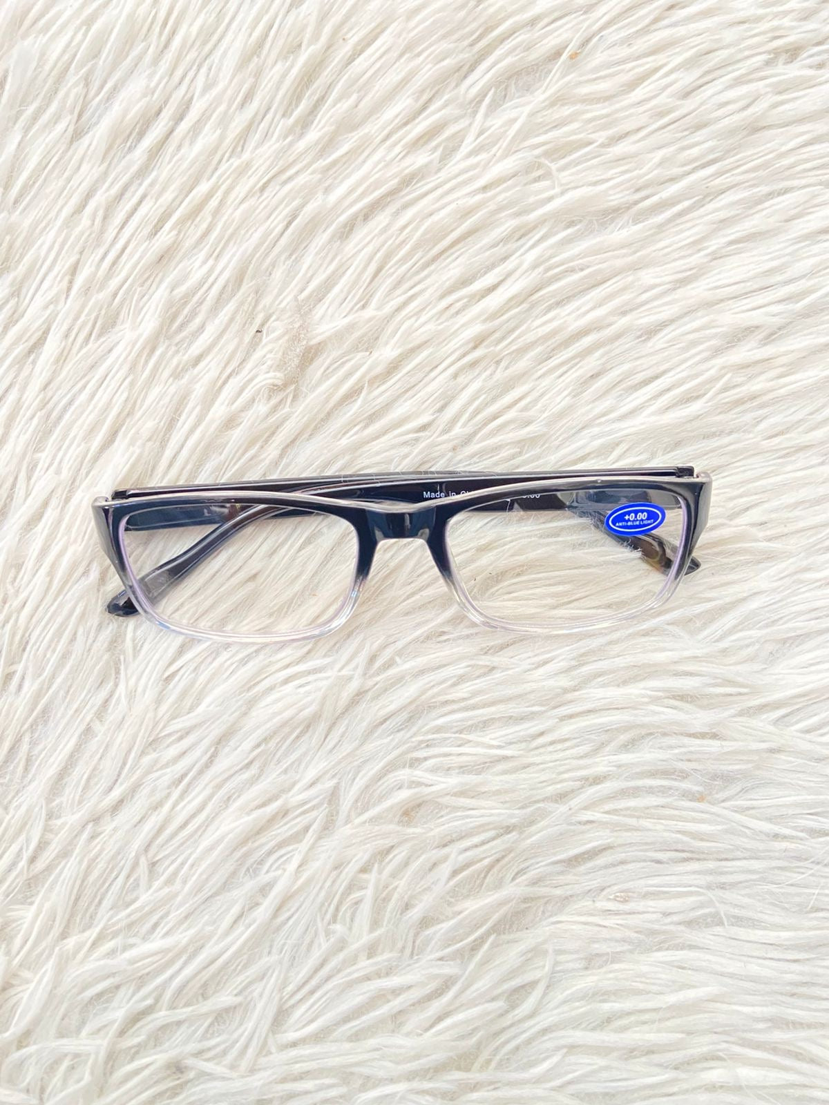 Lentes en color negro y transparente abajo, micas claras. pequeño