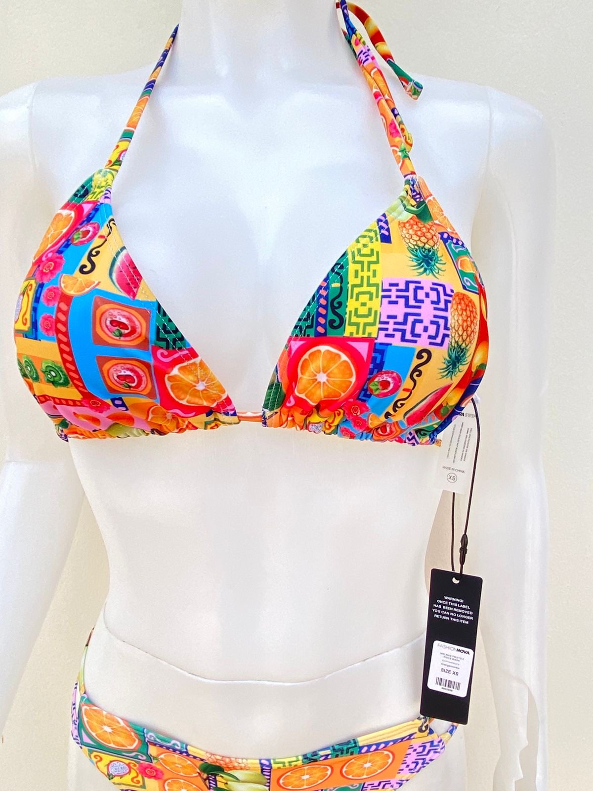 Biquini, naranja con estampado de frutas y lazos ajustables, dos piezas.