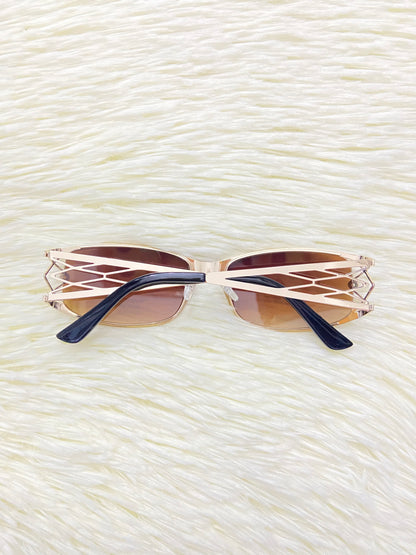 Lentes, marron con diseño abierto en la montura, más protección UV 100%.