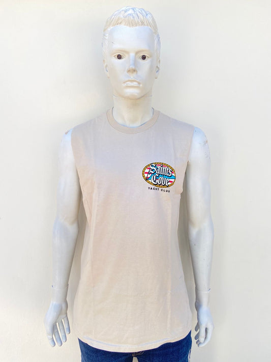 Franela en color crema (beige) con estampado atras, letras y numeros en color negro. saints cove yacht club 1(800) sts-cove.