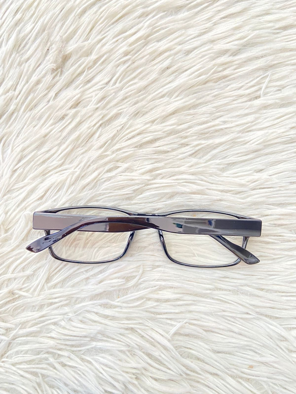 Lentes en color negro con micas claras, pequeño