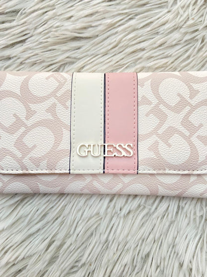 Monedero/ Cartera GUESS original, rosado claro con blanco y letras G de estampado.