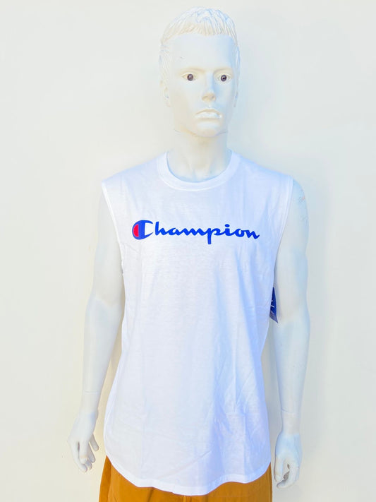 Franela CHAMPION original, blanco con letras CHAMPION en azul en frente y logotipo de la marca.
