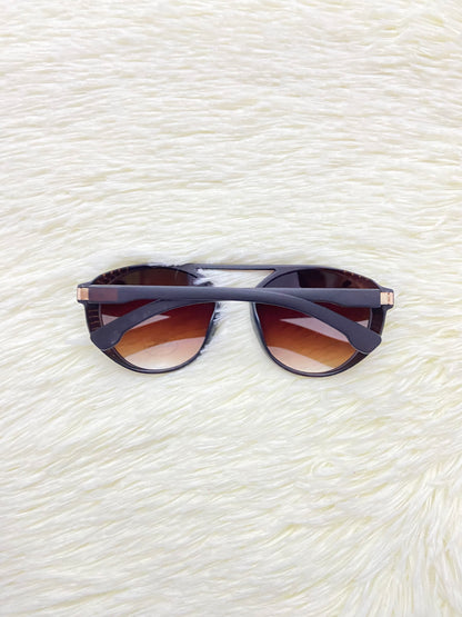 Lentes, marron con micas claras redondos y protecciones UV 400.