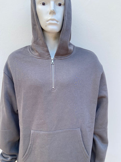 Abrigo/ Hoodie, gris oscuro ( charcoal) con zipper en frente más capucha.