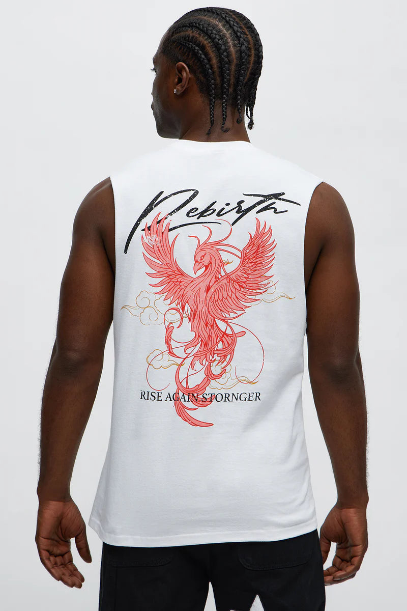 Franela blanco con diseños de un Fenix y letra negra arriba