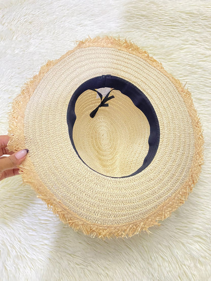 Sombrero, crema con tejido en paja.