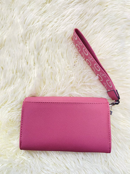 Set GUESS original de monedero/ cartera y tarjetero de color rosado ( Dusty Rose ) con letras de color plateado y rosado.