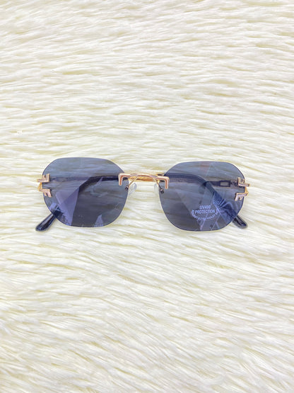 Lentes, negro con montura en color dorada, ovalados, más protección UV 400.
