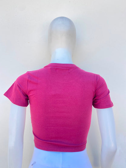 Top en color rojo vino liso con mangas.