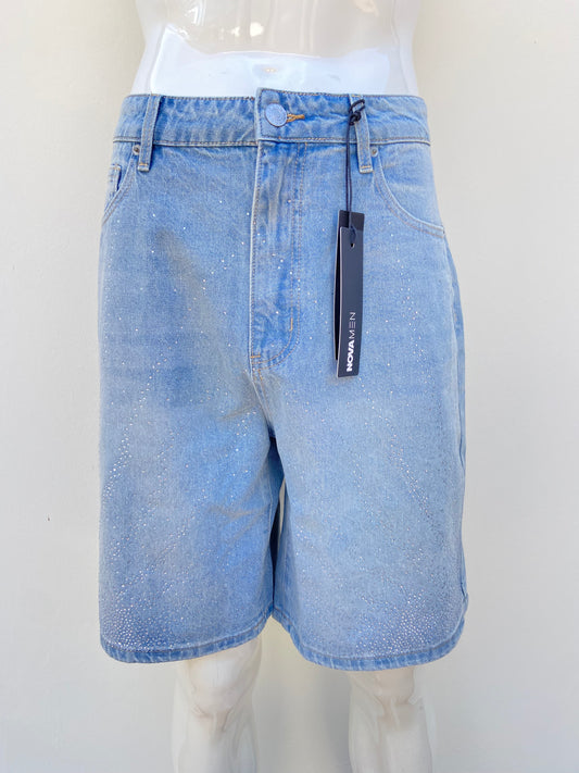 Bermuda jean azul claro con Debra blanco y brillos en color plateado.