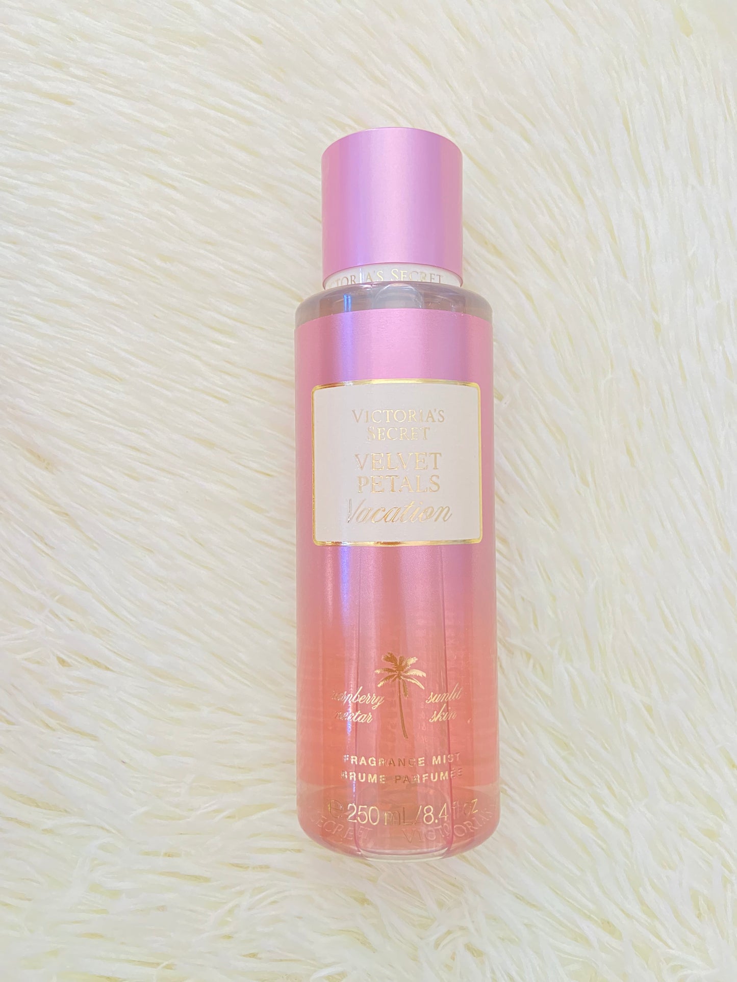 Colonia Victoria’s Secret original, VELVET PETALS VACATION, naranja con rosado.