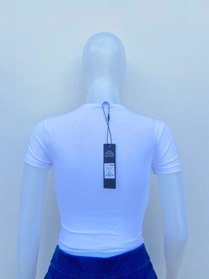 Top, blanco liso con escote en V.