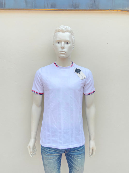T-shirt VERTICAL SPORT original, en color blanco con líneas rojas y azul marino con cuello y mangas.