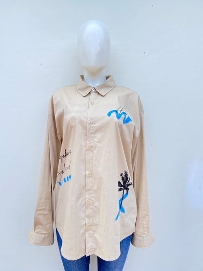 Camisa/ Camison/ blusón Forever 21 original crema con diseños de palmeras y detalles en azul.