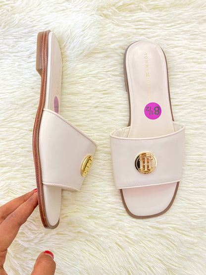 Sandalias TOMMY HILFIGER original, crema con placa TH en dorado.