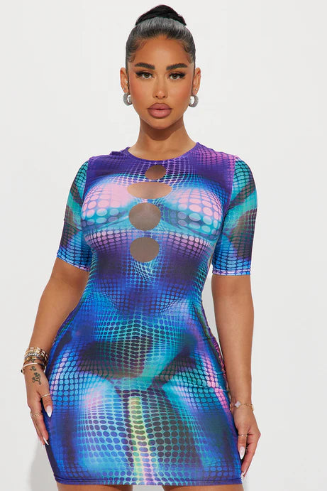 Vestido morado, con azul marino y estampado con bolas.