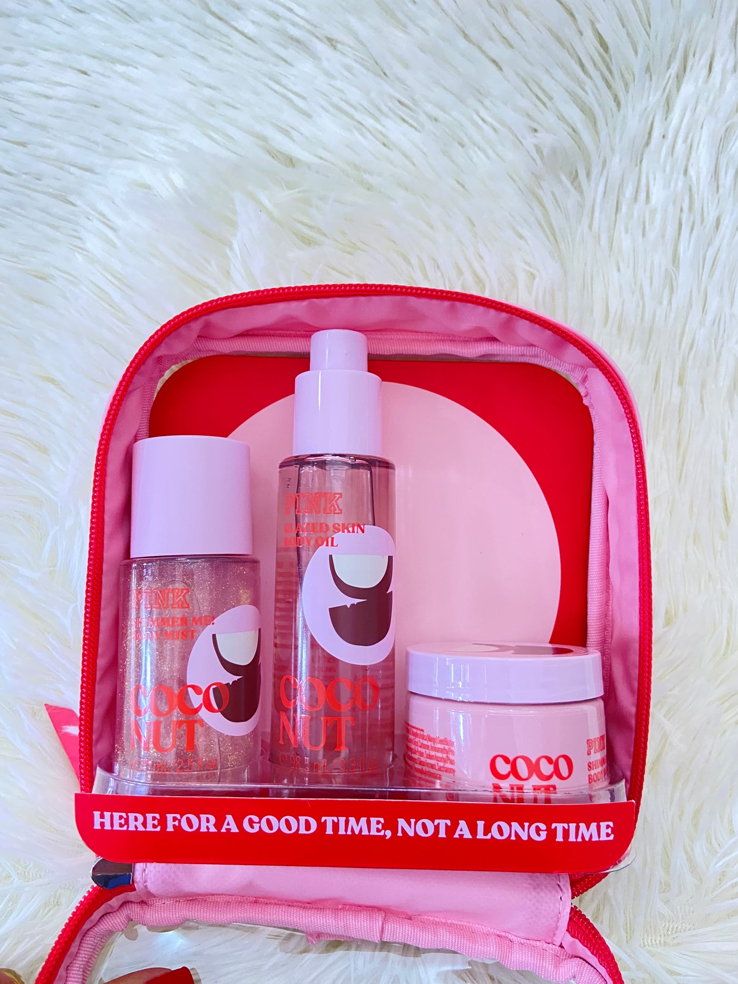 Pack PINK original, de colonia, aceite y crema minis, COCONUT rosada,con brillitos. Más el bolso