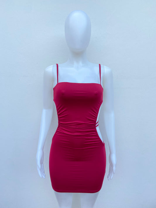 Vestido Fashion Nova original rojo vino, con lazos ajustables.