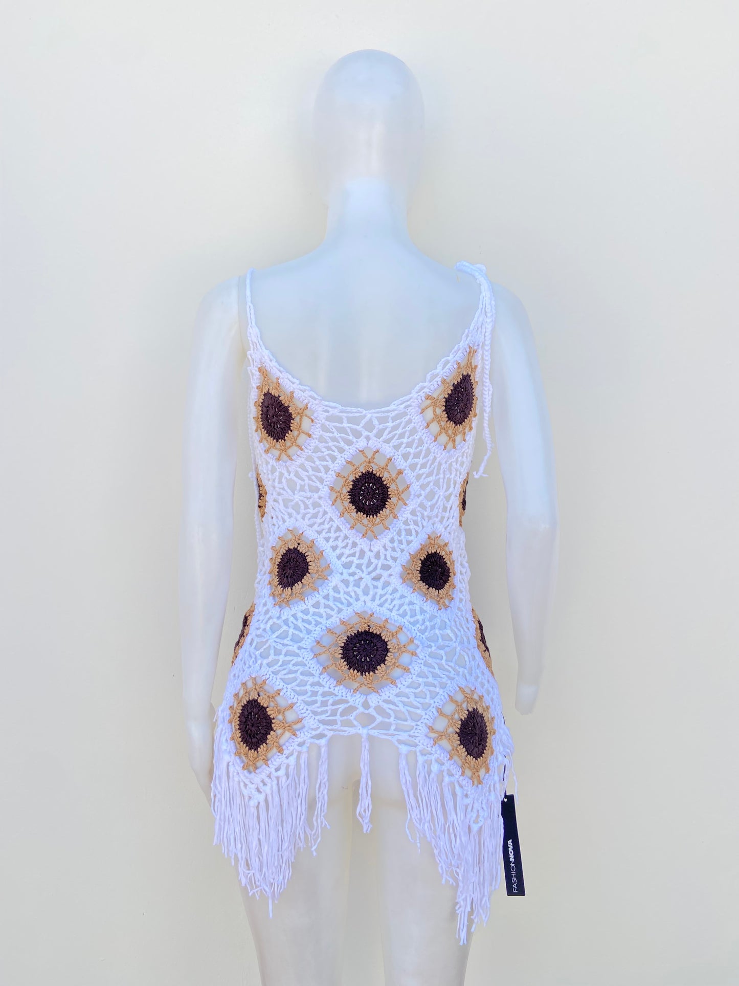 Cover Up/ Salida de playa color blanco con estampado de girasoles en tela crochet.