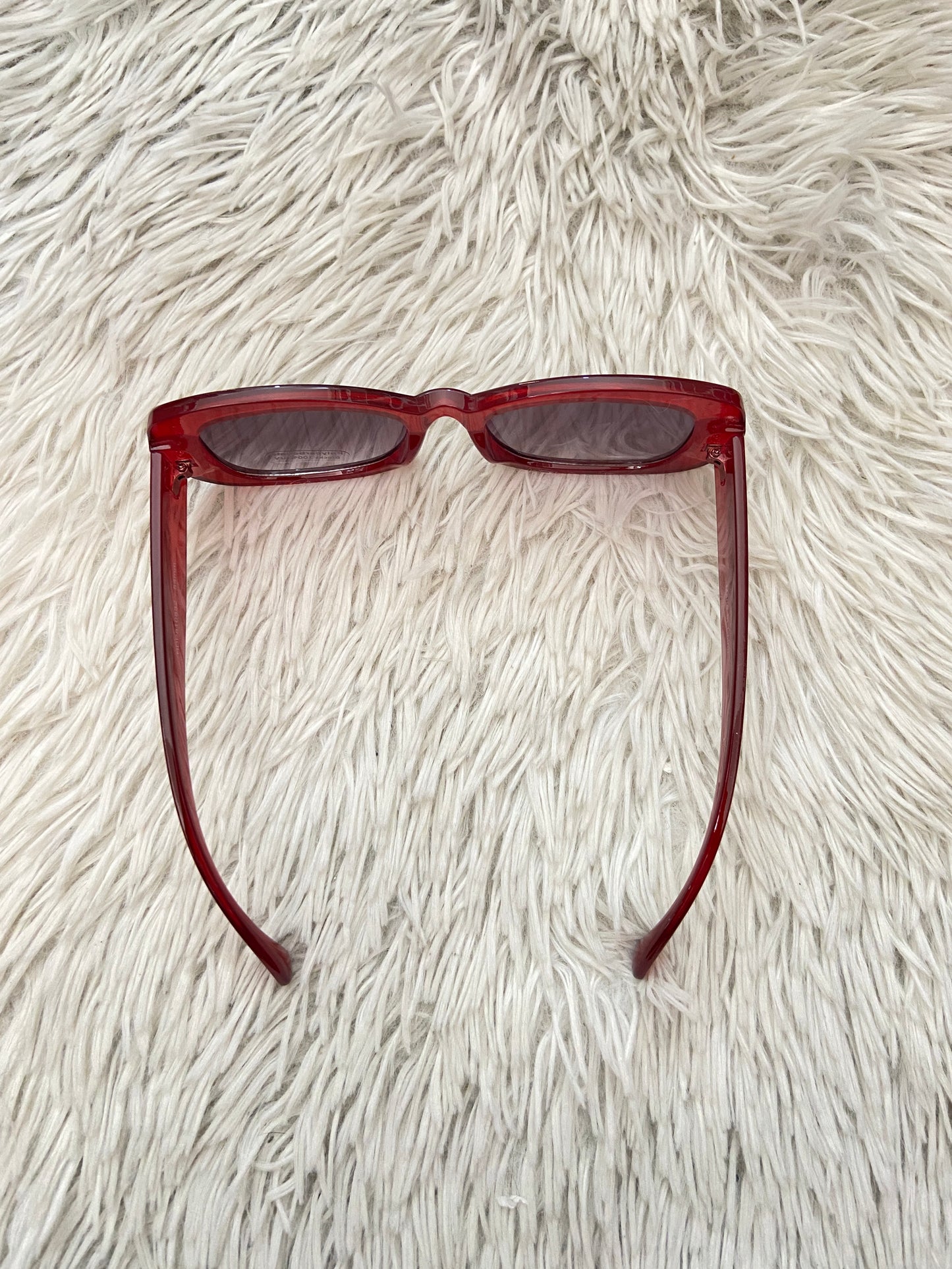 Lentes Fashion Nova original rojo vino con micas claras.