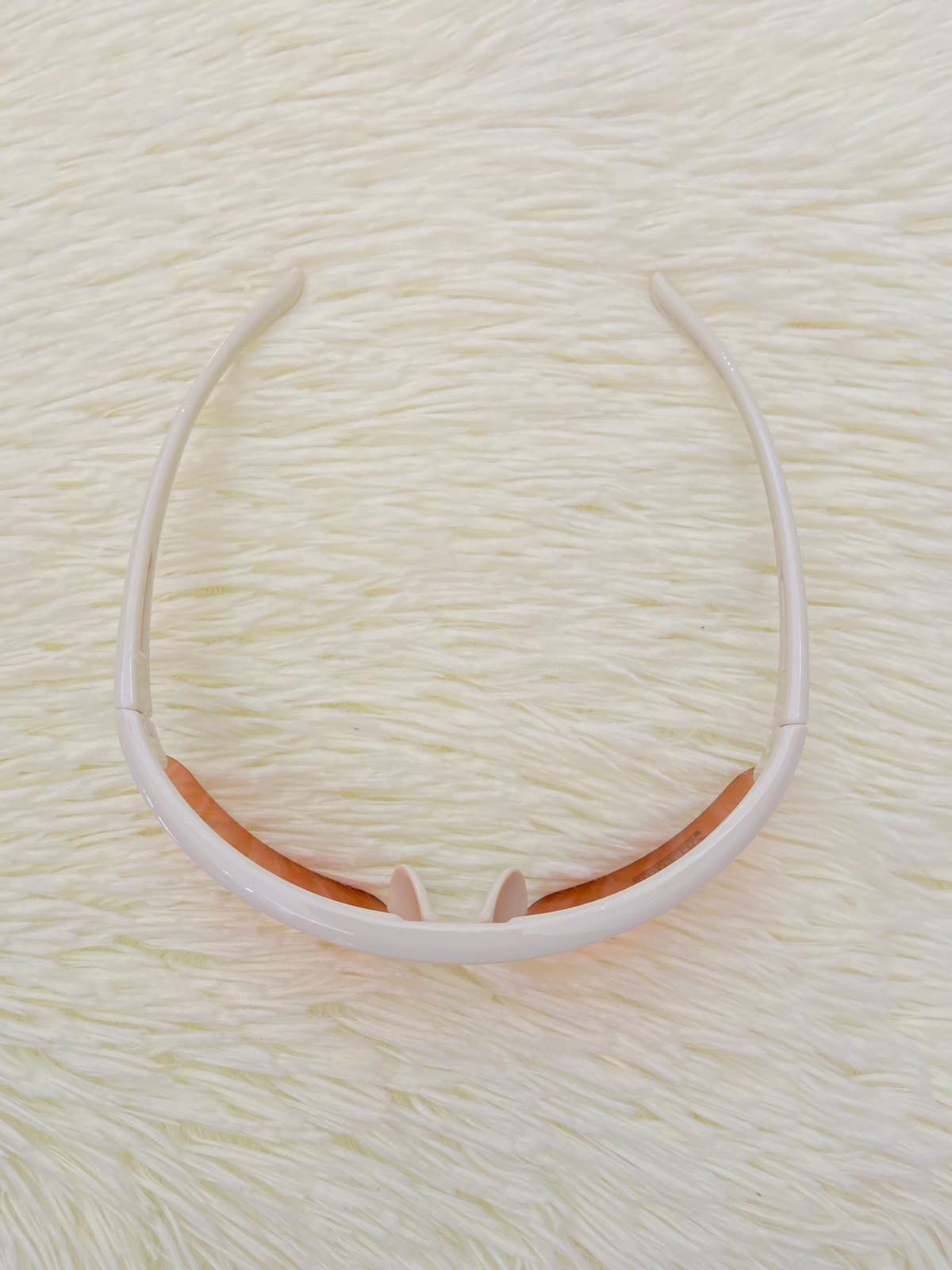 Lentes, naranja con montura en color crema y micas naranja, con preparación UV 100%.