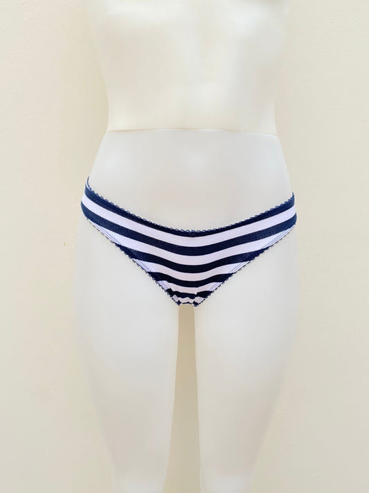 Panti Victoria’s Secret original azul marino con rayas en color blanco.